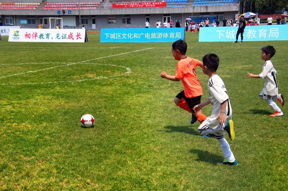 博比·穆尔：足球场中的圣地麦加（Mecca of Stadiums）